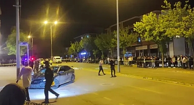 Hendek'te Yayalara Otomobil Çarptı: 2 Ölü