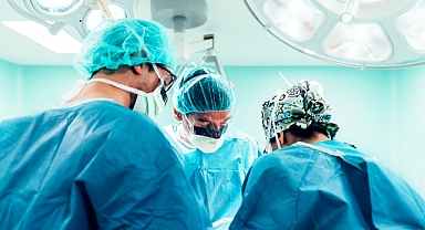 Kasık Fıtığına Neştersiz Çözüm: Serdivan'da Bir İlk Gerçekleşti!