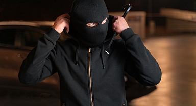 Maskeli Şahıslardan Gündüz Vakti Silahlı Saldırı!