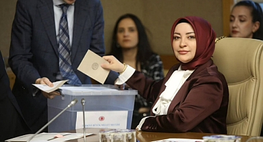 AK Parti Arifiye İlçe Teşkilatı’ndan Milletvekili Çiğdem Erdoğan’a Tebrik Mesajı