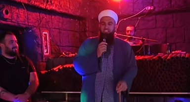 Pavyonda Ters Köşe: Mikrofonla Dini Tebliğ Yaptı!