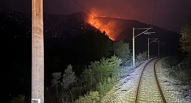 Alevler Demiryoluna Dayandı! YHT Seferleri Geçici Olarak Durduruldu