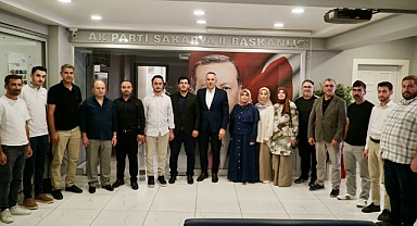 AK Parti Arifiye’den İl Başkanlığına Ziyaret: Hedeflere Birlikte Yürüyoruz