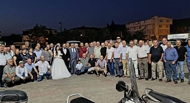 Genç Çiftin Mutlu Gününde Arifiye Mezunları Yalnız Bırakmadı