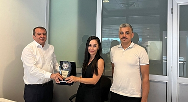 Hanlı İlköğretim Okulu’ndan Süleyman Akgün’e Teşekkür Plaketi