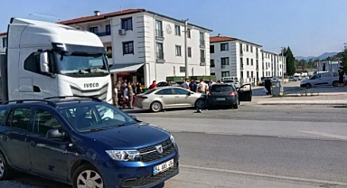 Yol Değil Adeta Tehlike Noktası! Sapanca Yol Ayrımında Hem Kaza Hem İhmal Var