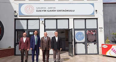 Arifiye’de Eğitim Ziyaretlerine Devam: İlçe Müdürü Üzeyir Garih Ortaokulu’nda