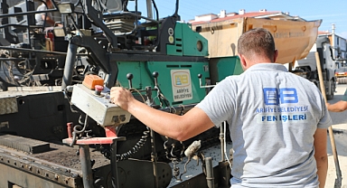 Arifiye’de Fatih Mahallesi’nde Asfalt Çalışmaları Hız Kesmeden Sürüyor