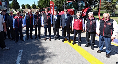Tarımın Geleceği Sakarya’da: Bakan Yumaklı Yerli Traktörleri İnceledi
