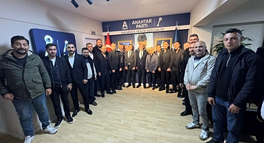 Anahtar partinin 1. Yaş gününde Anahtar parti Sakarya il başkanlığına Geyveden 30 kişilik katılım oldu.