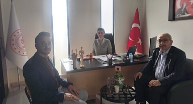 Sinan Taha Coşkun ve Mehmet Erhan Çetin’den Anlamlı Kütüphane Ziyareti