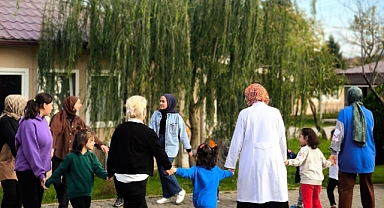 Arifiye'de Dünya Çocuk Günü Sevincini Paylaştılar