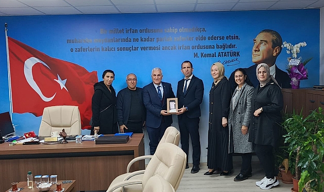 Arifiye İlkokulu ve Okul Aile Birliği’nden İlçe Millî Eğitim Müdürü’ne Anlamlı 24 Kasım Kutlaması