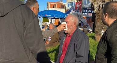 Kocaali’de AK Parti Standında Gerginlik: Bayrakları Kesmek İsteyen Şahısla Arbede Yaşandı!