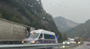 Yağmur Kazayı Getirdi: Pamukova Yolunda TIR Makasladı!