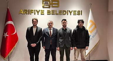 Arifiye’de Gençlik Kollarından Başkan Karakullukçu’ya Ziyaret