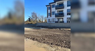 Fatih Mahallesi Defne Sokak’ta Yol Tepkisi: Taş Dökülüp Gidiliyor, Kalıcı Çözüm Yok!