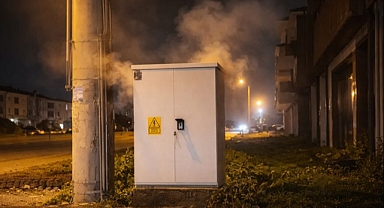 Fatih Mahallesi’nde Trafo Alarmı: Dumanlar Yükseliyor, Elektrik Kesintisi Sürüyor