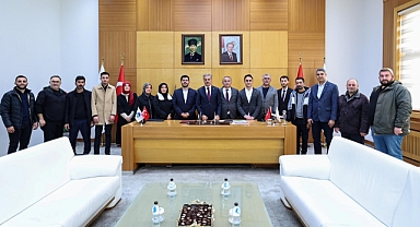 AK Parti Arifiye Teşkilatından Büyükşehir Belediye Başkanı Alemdar’a Ziyaret