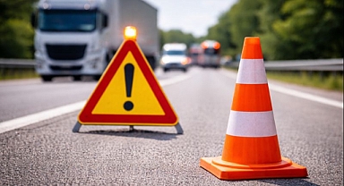 Arifiye’de Trafik Kazası: Tır ve Kamyonet Çarpıştı