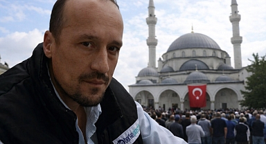 Arifiye’de Cami Önünde Fenalaştı, Hayatını Kaybetti