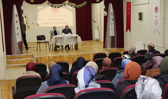 Arifiye’de Öğretmenler Bir Araya Geldi: Eğitim Masaya Yatırıldı!