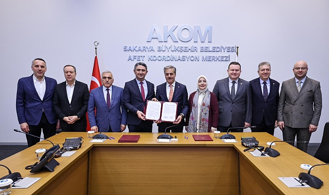 Arifiye Mollaköy’de Tarihi Yatırım: Sakarya’nın En Büyük Spor Projesi İçin İmzalar Atıldı