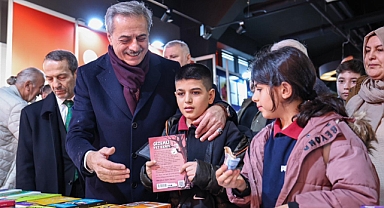 Binlerce Çocuk Aynı Çatı Altında: Çocuk Edebiyatı Fuarı Kapılarını Açtı