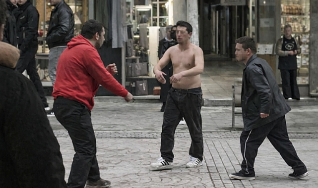 Çark Caddesi’nde Bıçaklı Kavga Paniği: Vatandaşlar Korku Dolu Anlar Yaşadı