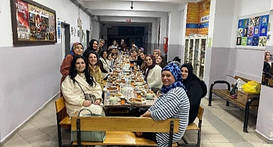 Arifiye’de Sıcak İftar: Üzeyir Garih Ortaokulu 5A ve 5D Sınıfları Buluştu