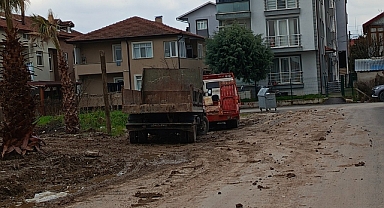 Mahalleli Tepkili: Yeni Yapılan Yol Çamura Döndü!
