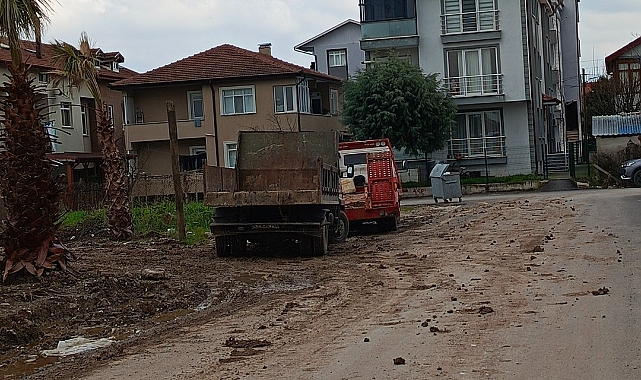 Mahalleli Tepkili: Yeni Yapılan Yol Çamura Döndü!