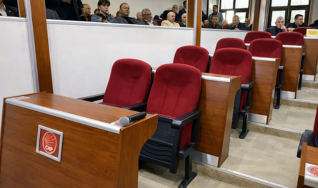 Sakarya Büyükşehir Meclisinde Dikkat Çeken Görüntü: CHP Sıraları Boş