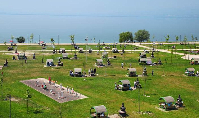 Vatandaş İsyan Etti: Gölpark Çöplüğe Döndü!