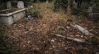 Vatandaşlar Yetkililere Seslendi: Bozacı Mezarlığı Temizlensin 