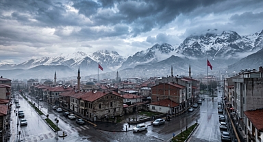 Arifiye’de 1 Mayıs Alarmı: Yeni Ay Sağanak Yağışla Merhaba Diyor!