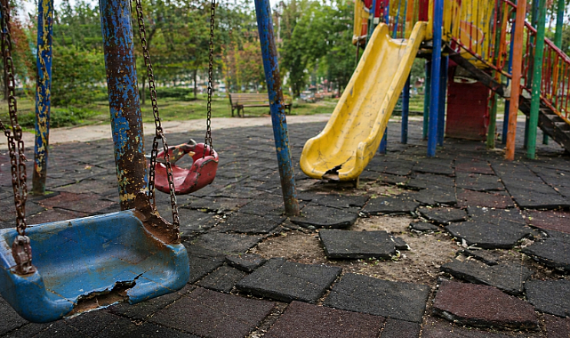 Arifiye’de Çocuk Parkı Alarm Veriyor!