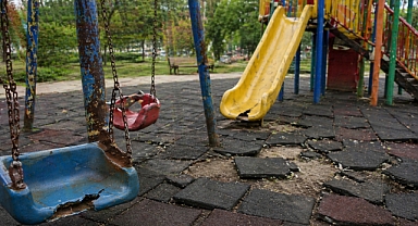 Arifiye’de Çocuk Parkı Alarm Veriyor!