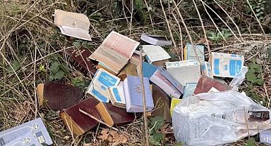 Arifiye Sınırında Skandal Görüntü: Dere Yanına Kutsal Kitapları Terk Ettiler!