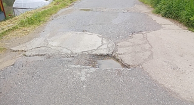 Demiryolu Caddesi Alarm Veriyor! Sürücüler Zorda!