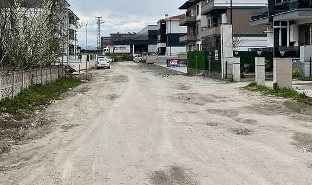 Hanlı Mahallesi’nde Yol İsyanı: Sokaklar Köstebek Yuvası! 