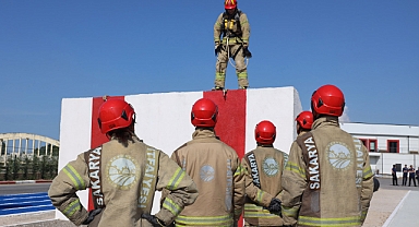 Geleceğin İtfaiyecileri Sakarya'da Zorlu Eğitimden Geçti 