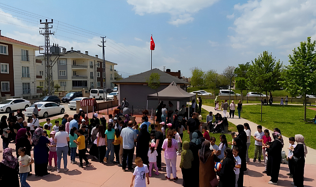Hanlıköy'de Büyük Mutluluk! Yüzlerce Çocuk Sevindirildi