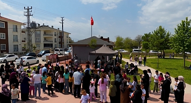 Hanlıköy'de Büyük Mutluluk! Yüzlerce Çocuk Sevindirildi