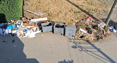 Vatandaşlar Uzun Süredir Biriken Atıklara Çözüm Bekliyor!