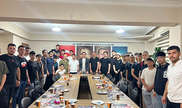 Ak Burak Spor Kulübü'nden AK Parti Arifiye Gençlik Kolları'na Ziyaret