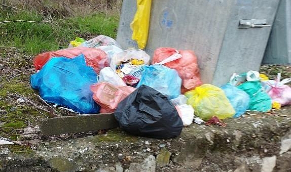 Arifiye'de Vatandaşlar Şikayetçi: Belediye İlçemizin Sorunlarını Çözmüyor