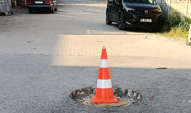 Arifiye Fatih Mahallesi’nde Çöken Altyapı Kapağı Tehlike Saçıyor