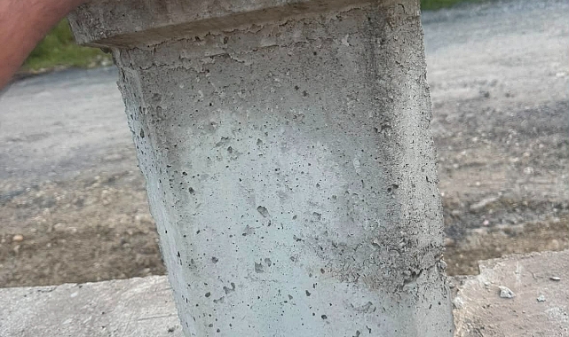 Arifiye Trafik Parkı'nda Tehlike Arz Eden Beton Sütun Vatandaşları Tedirgin Ediyor