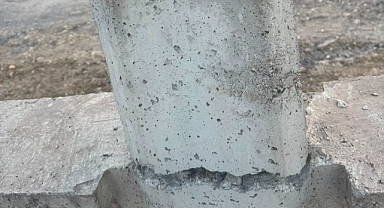 Arifiye Trafik Parkı'nda Tehlike Arz Eden Beton Sütun Vatandaşları Tedirgin Ediyor